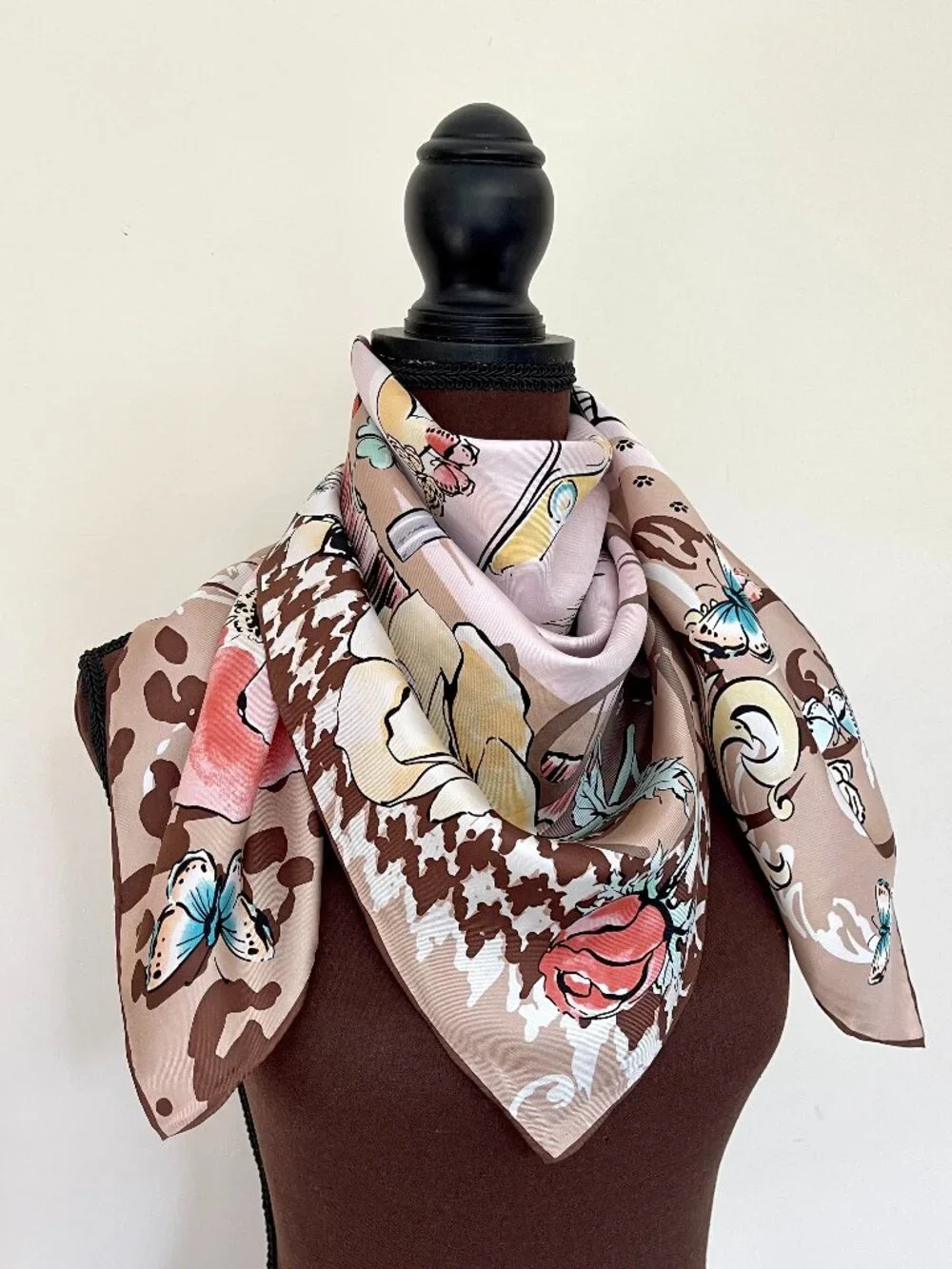 NWT Salvatore Ferragamo Icons Beauty Beige Silk Scarf